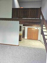 9100 N Lima Rd in Poland, OH - Building Photo