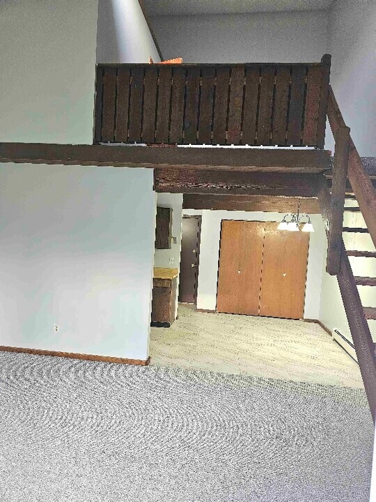 9100 N Lima Rd in Poland, OH - Building Photo