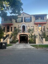736 S Genesee Ave in Los Angeles, CA - Building Photo