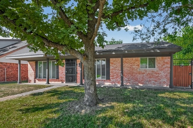 property at 11742 N Little John Cir