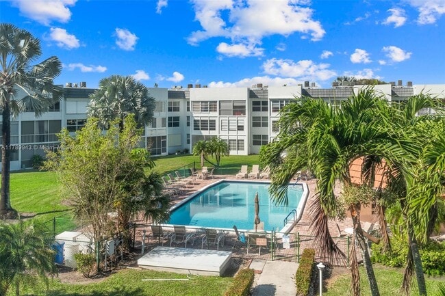 6600 Royal Palm Blvd in Margate, FL - Building Photo - Building Photo