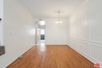 13030 Moorpark St in Los Angeles, CA - Foto de edificio - Building Photo