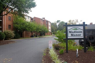 1018 Blue Ridge Dr in Harrisonburg, VA - Building Photo - Building Photo