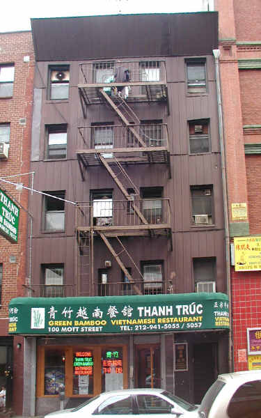 100 Mott St 2nd Floor in New York, NY - Building Photo - Building Photo