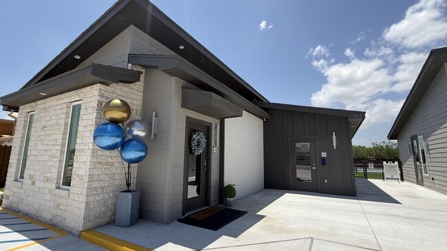 601 Sapphire Ave in Anderson, IN - Foto de edificio - Building Photo