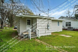 221 12th Ave SW in Decatur, AL - Building Photo - Building Photo