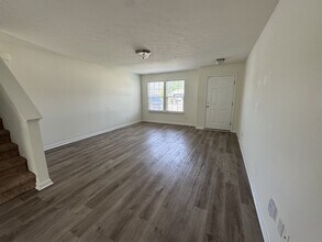 985 Shenandoah Way in Greenwood, IN - Building Photo - Building Photo