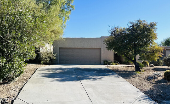 1725 Staghorn Ln in Carefree, AZ - Foto de edificio - Building Photo