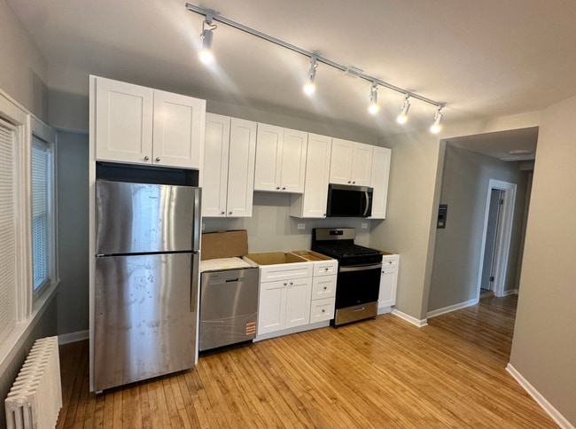 2494 Saint Johns Ave, Unit 1SW in Highland Park, IL - Building Photo - Building Photo
