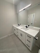 6853 W Belmont Ave, Unit 2 in Chicago, IL - Building Photo - Building Photo