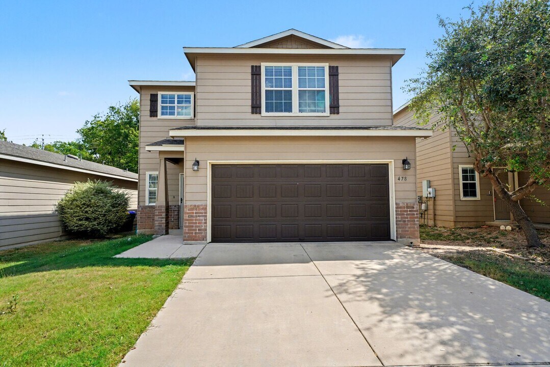 478 Walnut Crest in Selma, TX - Building Photo