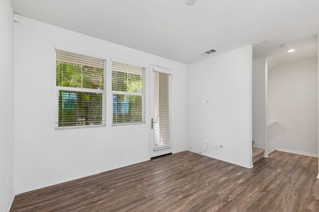 503 Sandpiper Wy in Imperial Beach, CA - Foto de edificio - Building Photo