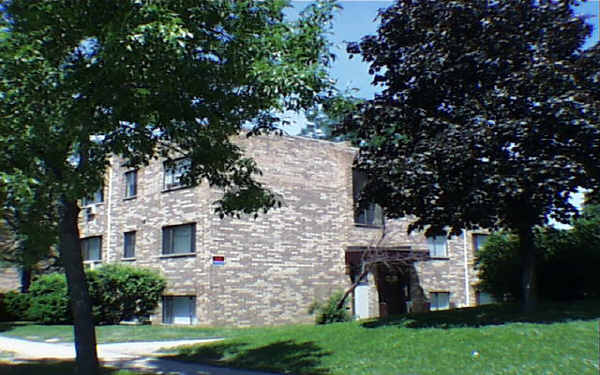 1115 N Boxwood Dr in Mount Prospect, IL - Building Photo - Building Photo