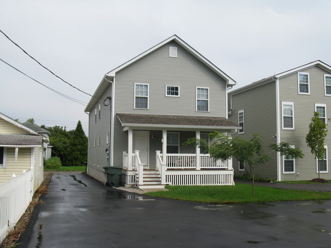 property at 1551 Glenn Ave