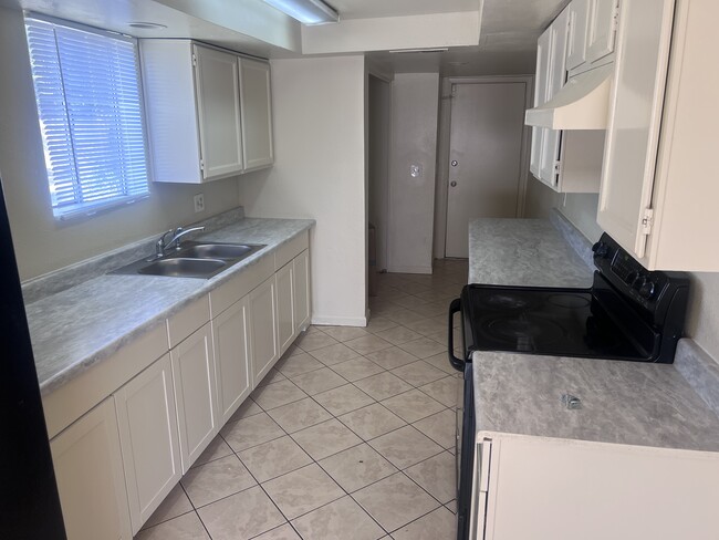 3841 W Mitchell Dr in Phoenix, AZ - Foto de edificio - Building Photo