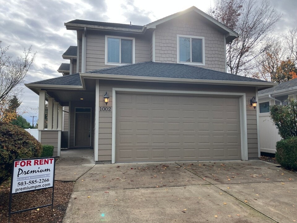 1002 Redwood St NW in Salem, OR - Building Photo