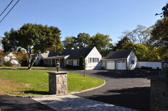 53 Stonehedge Dr S in Greenwich, CT - Building Photo - Building Photo