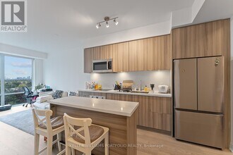 2 Teagarden Ct in Toronto, ON - Building Photo - Building Photo