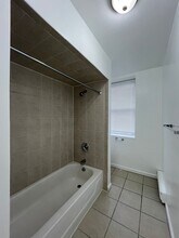 366 Forrest St, Unit 3 in Jersey City, NJ - Foto de edificio - Building Photo