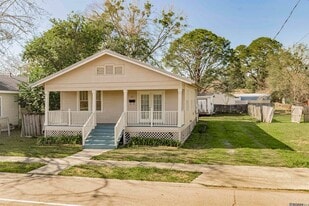 529 N Jefferson Ave in Port Allen, LA - Building Photo