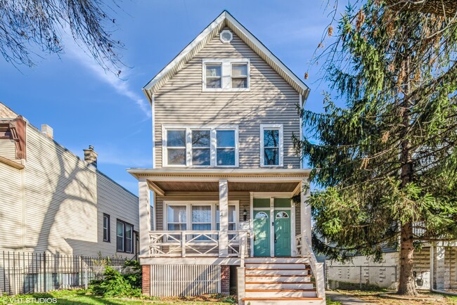 3235 N Albany Ave in Chicago, IL - Building Photo - Building Photo