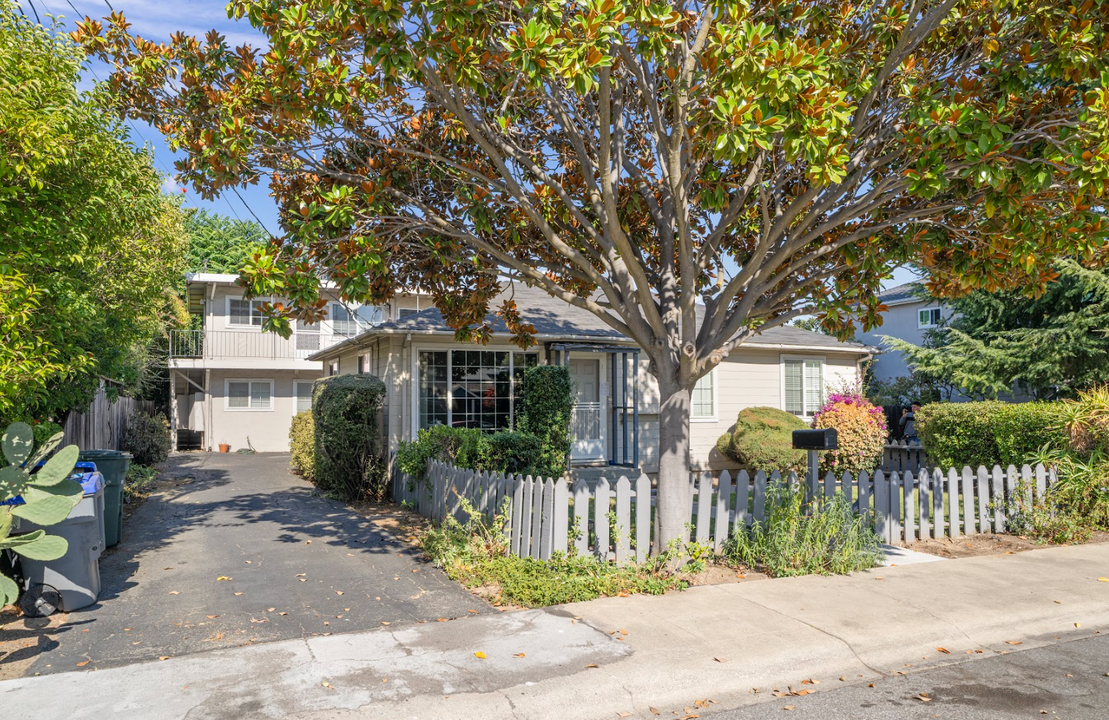 610 Chiquita Ave in Mountain View, CA - Building Photo