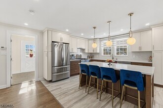 48 Hobart Pl in Clifton, NJ - Building Photo - Building Photo