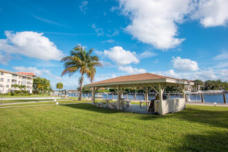 230 N Federal Hwy in Deerfield Beach, FL - Building Photo - Building Photo