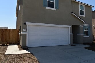 4752 Sami Jo Dr in Merced, CA - Foto de edificio - Building Photo