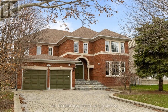 property at 2221 Robinwood Ct
