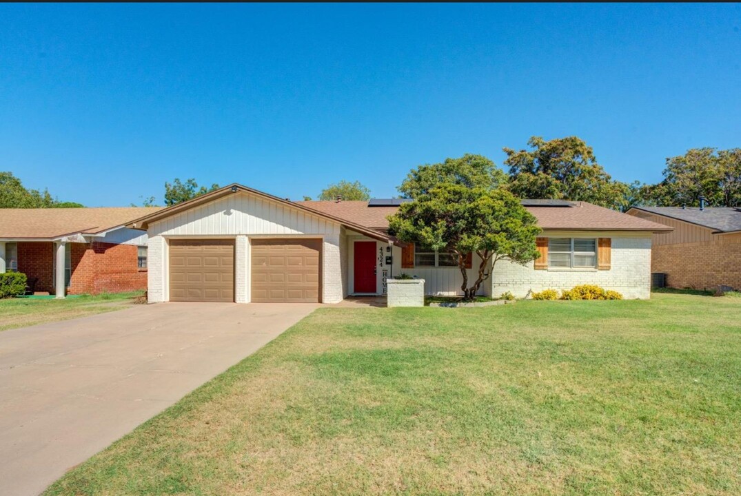 4324 56th St in Lubbock, TX - Building Photo