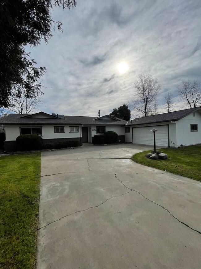 2858 Tahoe Dr in Merced, CA - Building Photo - Building Photo