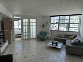870 Brickell Bay Dr in Miami, FL - Building Photo - Building Photo
