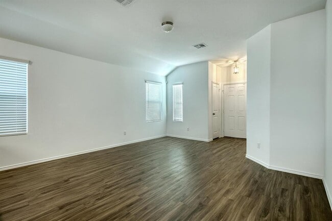 241 Majestic Cedar Ct in Liberty Hill, TX - Foto de edificio - Building Photo