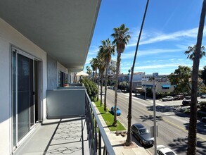 1139 E Ocean Blvd in Long Beach, CA - Building Photo - Building Photo