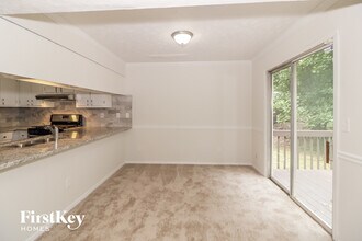 797 Brittany Ct in Stone Mountain, GA - Foto de edificio - Building Photo