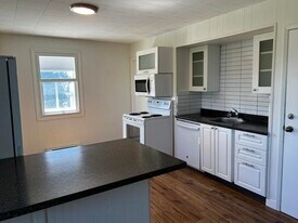 110 Esplanade Ave in Ladysmith, BC - Building Photo