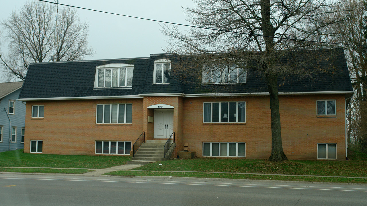 608 Glendale Blvd in Valparaiso, IN - Building Photo