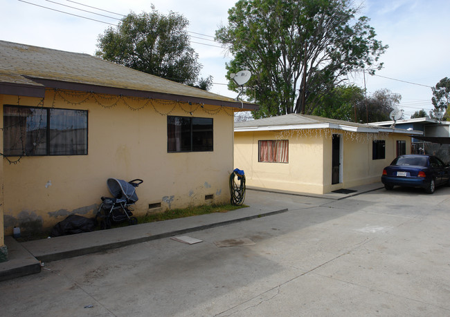 3751-3755 Dufau Rd in Oxnard, CA - Foto de edificio - Building Photo