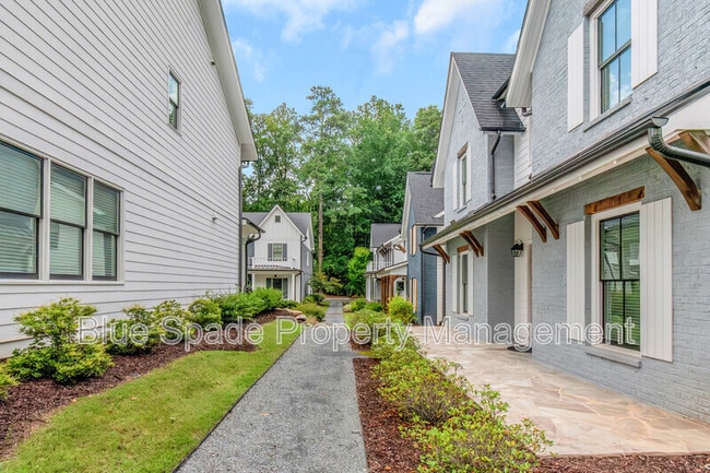 1840 Commons Cir in Atlanta, GA - Building Photo - Building Photo