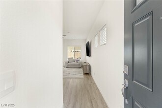 4718 Arctic Clfs Ave in Las Vegas, NV - Building Photo - Building Photo