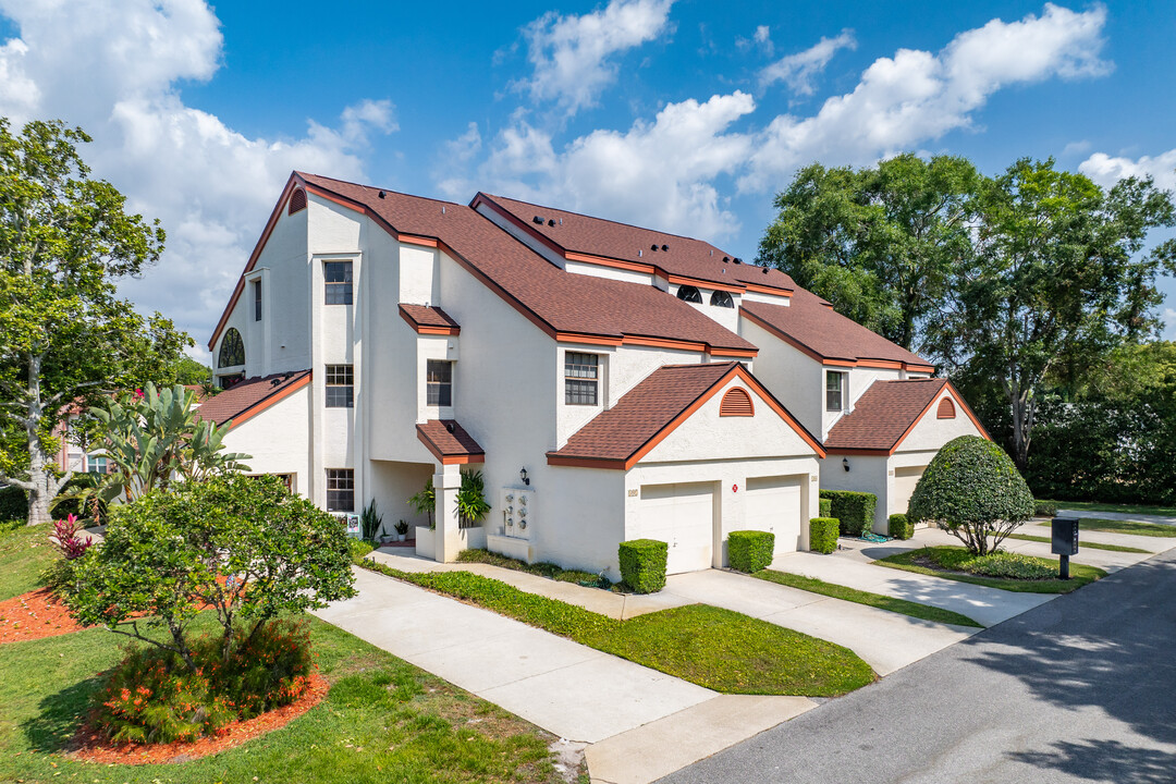 St. Tropez Condominiums in Clearwater, FL - Building Photo