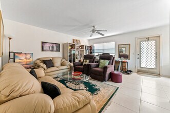 669 Saxony Pl in Delray Beach, FL - Foto de edificio - Building Photo