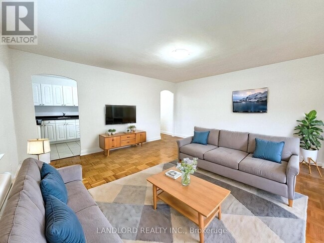 property at 2696-2696 Lake Shore Blvd W