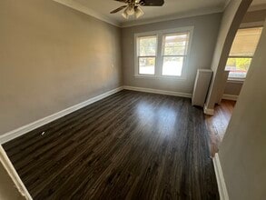8559 S Bennett Ave in Chicago, IL - Building Photo - Building Photo