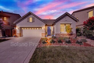 949 Lancaster St in Vacaville, CA - Building Photo - Building Photo