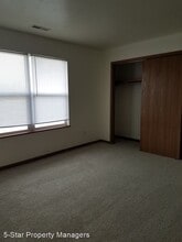 217 Tanglewood Dr-Unit -Apt. D in Goshen, IN - Foto de edificio - Building Photo