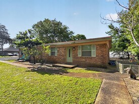 806 Fairview Dr in Fort Walton Beach, FL - Building Photo