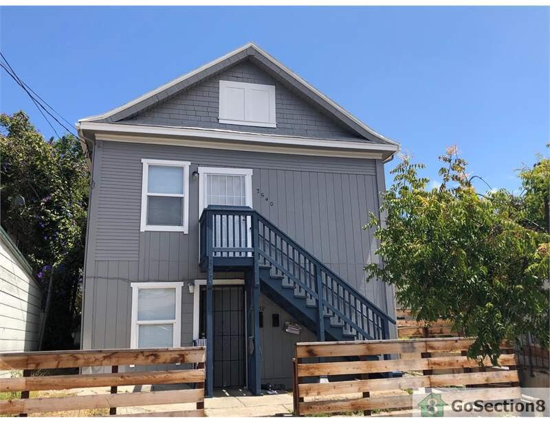 2538 Highland Ave in Oakland, CA - Building Photo
