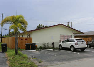 1454-1460 Holly Heights Dr in Fort Lauderdale, FL - Building Photo - Building Photo